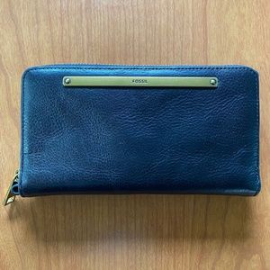 Fossil Women's Liza Leather Zip Around Clutch Wallet With Retractable Wristlet